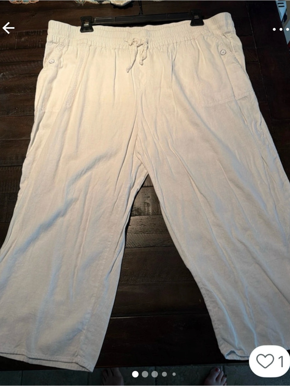 Women’s wide leg drawstring capris in great condition!